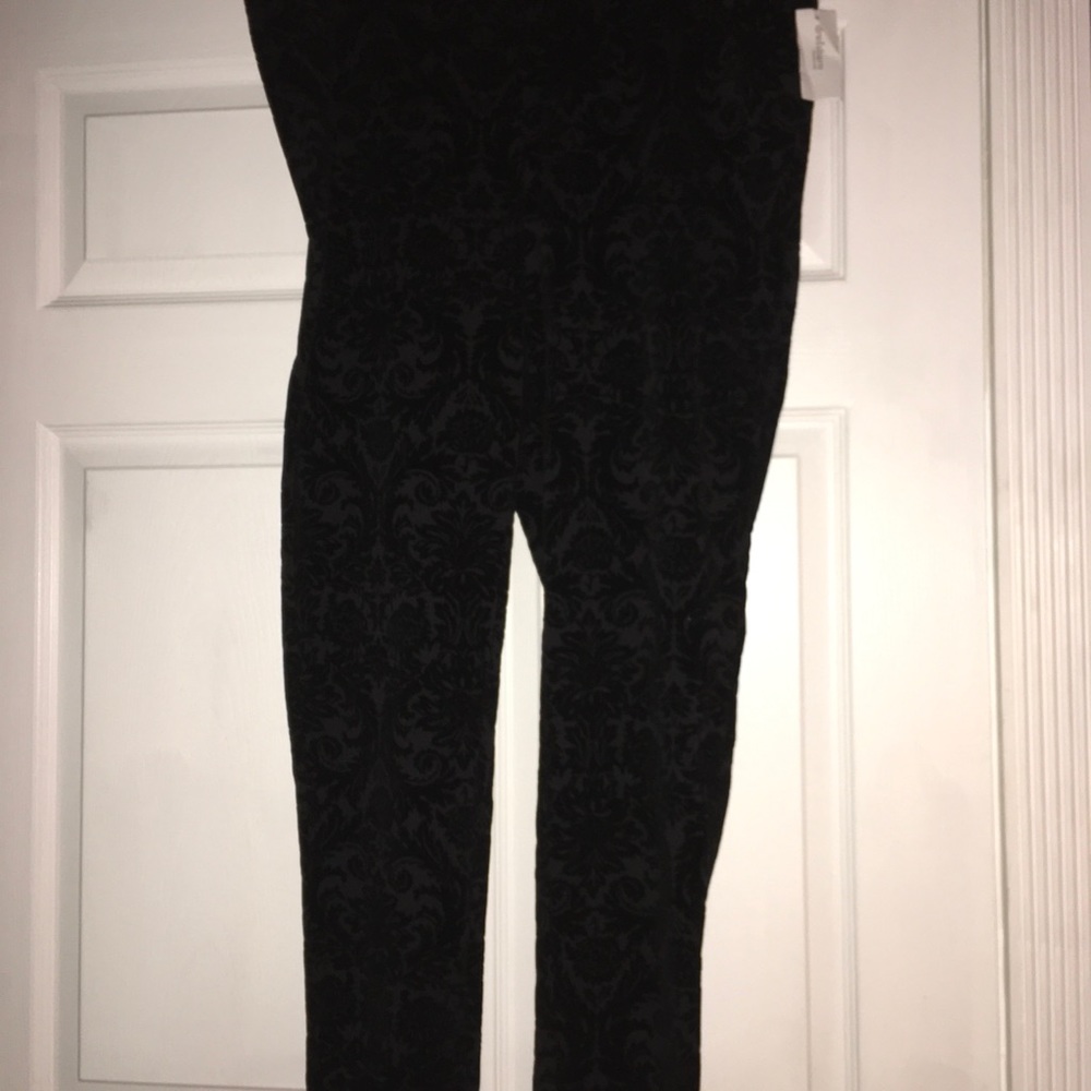Cute black leggings with design